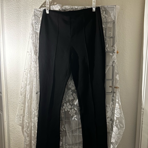 Chico's Pants - Chico’s  elastic waistband pull on pants with stylish pockets. Barely worn EUC